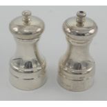 A pair of plain silver salt and pepper mills, London 2005, height 10cm.