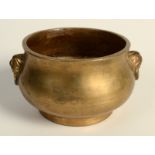 A Chinese bronze censer, with six character Xuande mark to the underside, height 4cm.