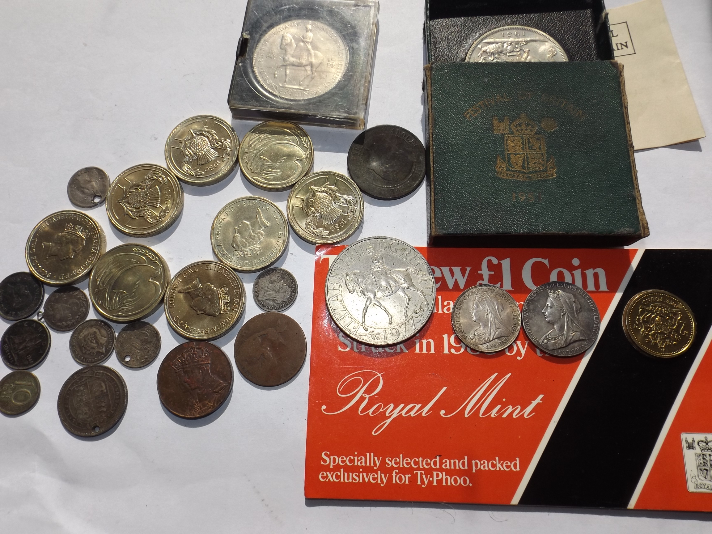 Miscellaneous coins including 1898 shilling E.F. and small size silver Jubilee medallion.