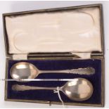 A pair of silver serving spoons London 1920, 2.5oz, cased.