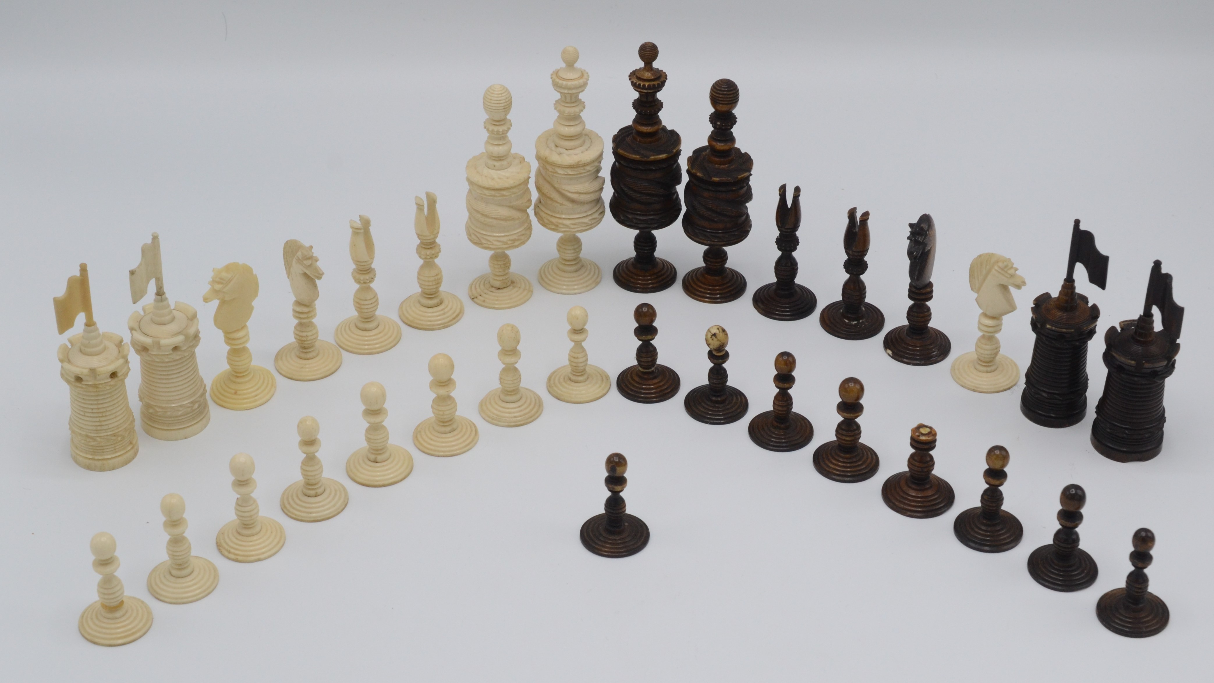 An Indian carved bone chess set, height of king 11cm.