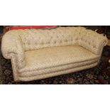 A buttoned Chesterfield sofa. Condition report: 193cm long, 94cm deep.