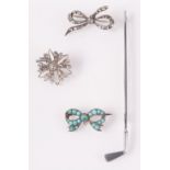 Two silver bow brooches, one set turquoise, a filigree brooch and a gold club brooch.