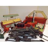 Hornby '0' gauge:- No 1 footbridge, island platform (Reading), level crossing,