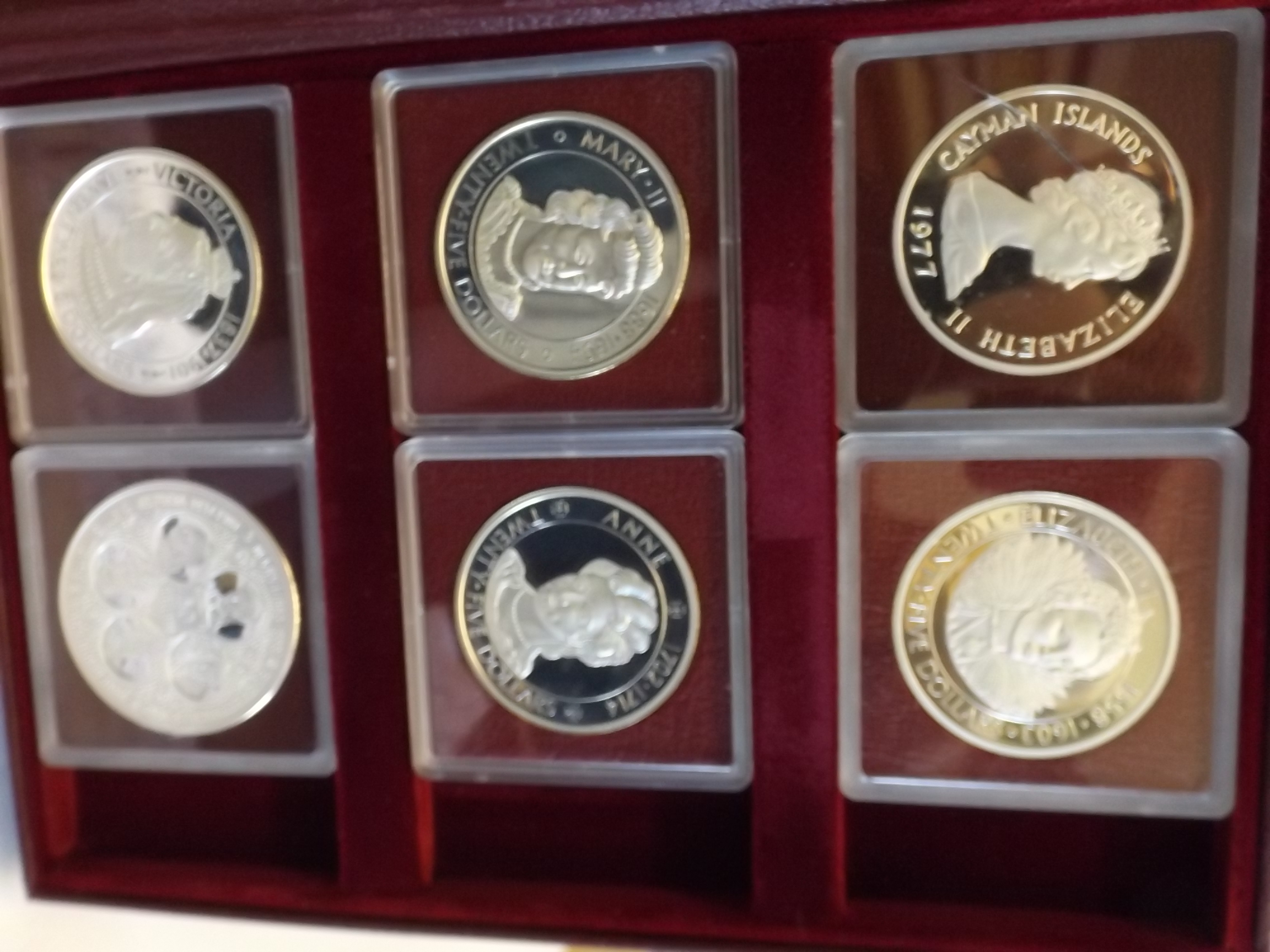 The Cayman Islands silver queens collection 1977, a cased set of 6 sterling silver coins.