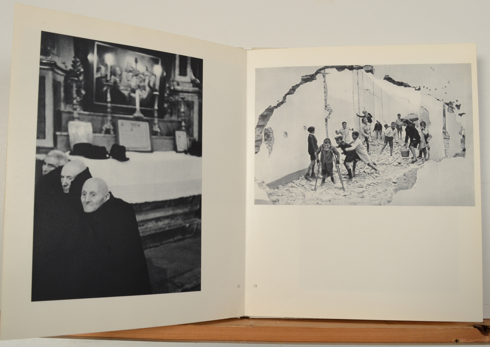 HENRI CARTIER BRESSON Photographs Condition report: This is a book.