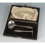 A child's silver spoon and pusher 1.2oz , cased.