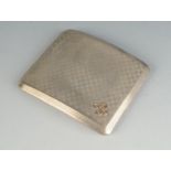 A chequer engine turned silver cigarette case with gold monogram. 3.8oz.