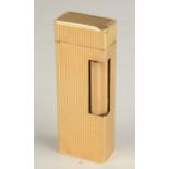 A Dunhill 18ct gold cased Auto-Rollalite petrol lighter, height 66mm.