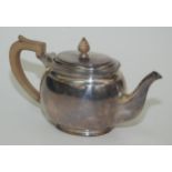 A Georgian style plain bellied silver teapot , Sheffield 1936. 19.1oz.