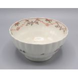 A Newhall porcelain bowl, 18th century, diameter 16cm.