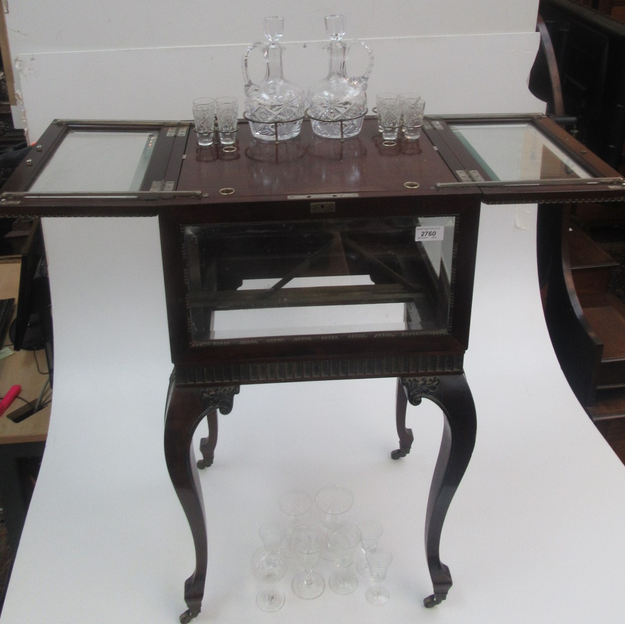 An Edwardian patent harlequin sherry cabinet in carved mahogany with four bevelled glass panels. - Image 2 of 2