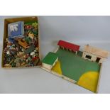 Britains - quantity of loose Floral Garden accessories, together with various zoo/jungle animals,