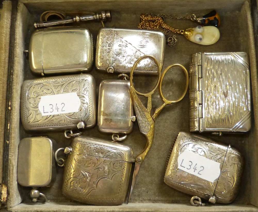 An Edwardian silver vesta case, Birmingham 1907, four other silver vesta cases and other items