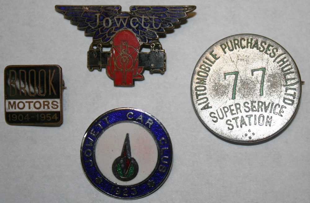 Two Jowett enamel badges, a Brooks Motors 1904-1954 enamel badge and a Hull badge (4)