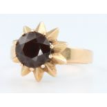 An 18ct yellow gold garnet ring size M