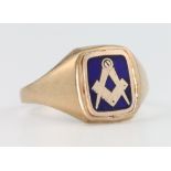 A 9ct yellow gold blue enamel Masonic swivel ring size X