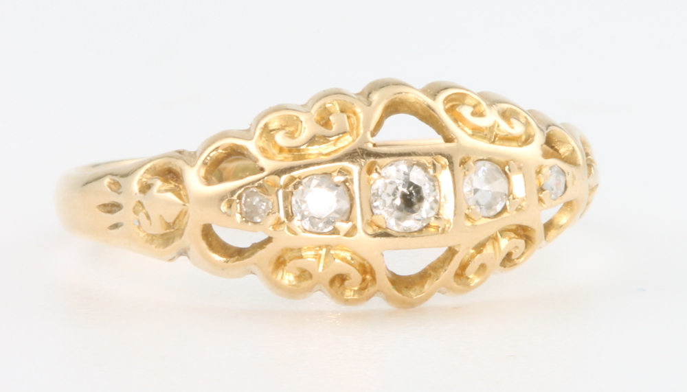 A Victorian 18ct yellow gold diamond ring, size Q
