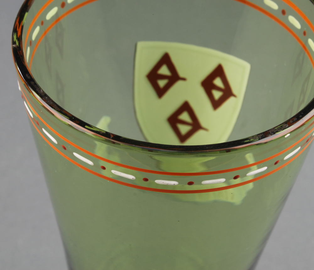 A set of 12 late 19th Century Continental green glass and enamelled beakers together with 2 jugs - Bild 5 aus 6