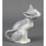 A Lladro figure of a seated cat 5113 6"