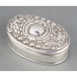 An Edwardian oval repousse silver trinket box decorated with cherubs Birmingham 1902, 32 grams 2 1/