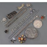 A Victorian silver chain and minor silver jewellery