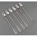 6 Tiffany sterling silver forks with shell decoration 140 grams