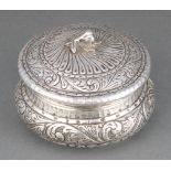 A Continental 800 standard bowl and cover with scroll decoration 260 grams