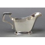 An Art Deco silver sauce boat William Neale and son Birmingham 1938, 144 grams