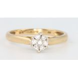 An 18ct yellow gold 7 stone cluster diamond ring size O