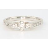 An 18ct white gold diamond ring size L This ring is modern and in good condition