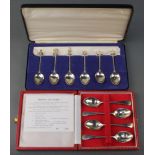 A cased set of 4 silver tea spoons 1977 and 6 commemorative silver tea spoons Birmingham 1977 140