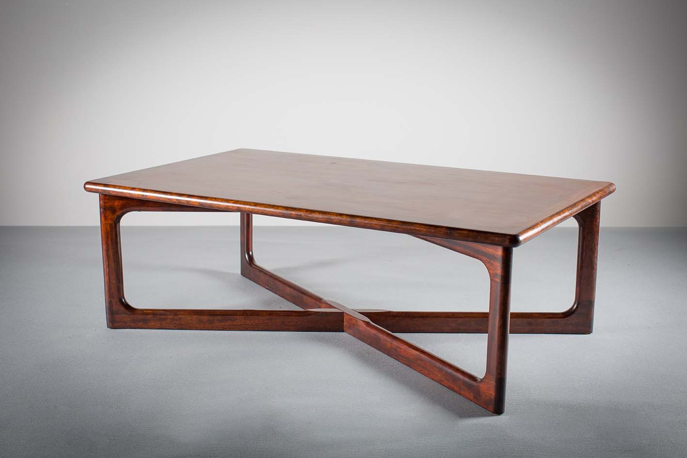 A RECTANGULAR ROSEWOOD COFFEE TABLE, DANISH, with crossover stretcher, 130cm (w) x 76cm (d) x 44.5cm