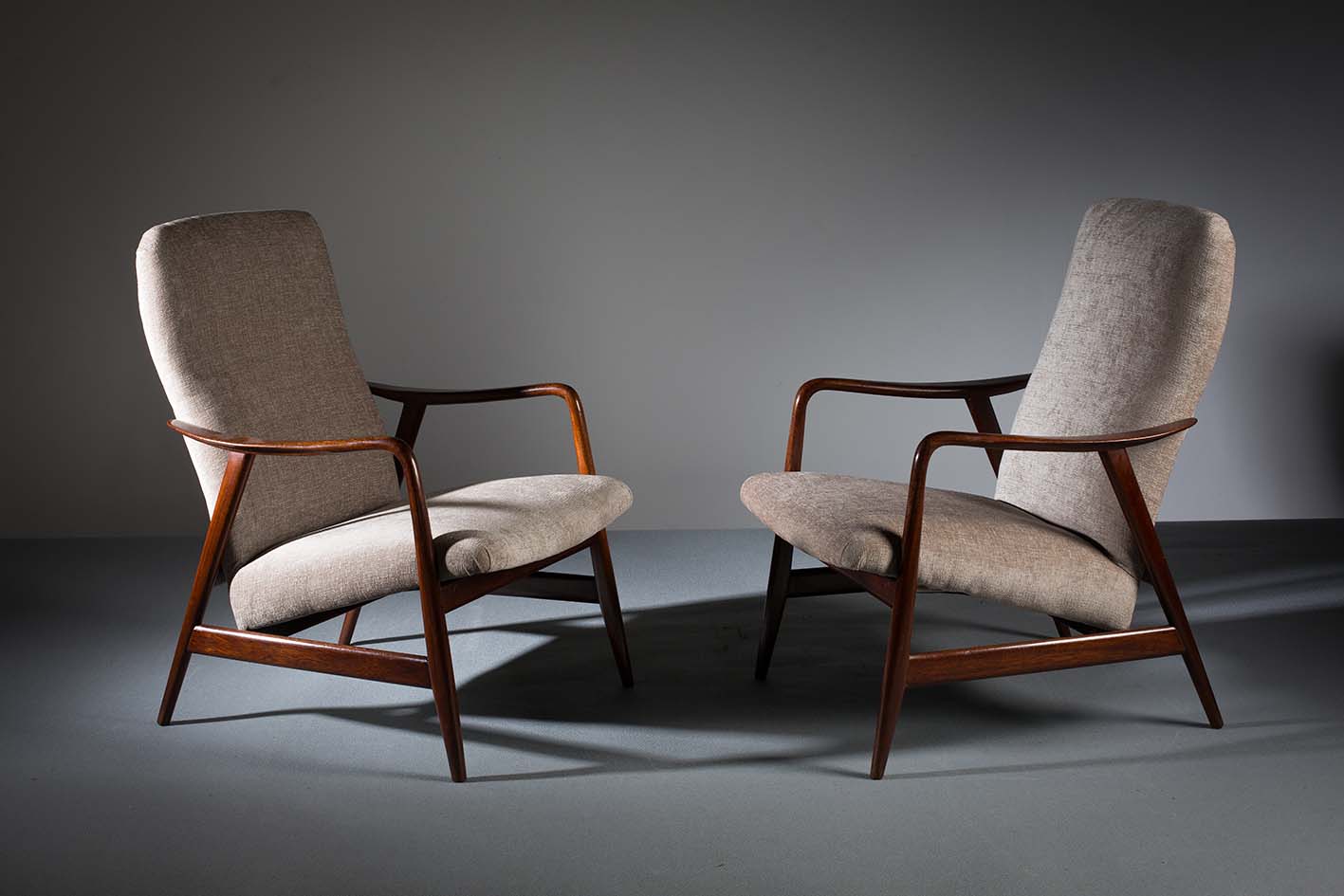 A PAIR OF KONTUR EASY CHAIRS, BY ALF SVENSSON FOR FRITZ HANSEN, 1960s, on shaped supports