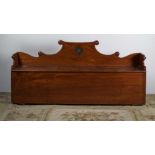 AN IRISH GEORGIAN MAHOGANY HALL BENCH, w