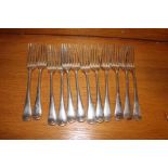 A SET OF 12 DINNER FORKS, ENSUITE SHEFFI