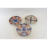 SIX VARIOUS LATE 19TH/EARLY 20TH CENTURY JAPANESE IMARI PORCELAIN PLATES, each 8 1/2 ins diameter,