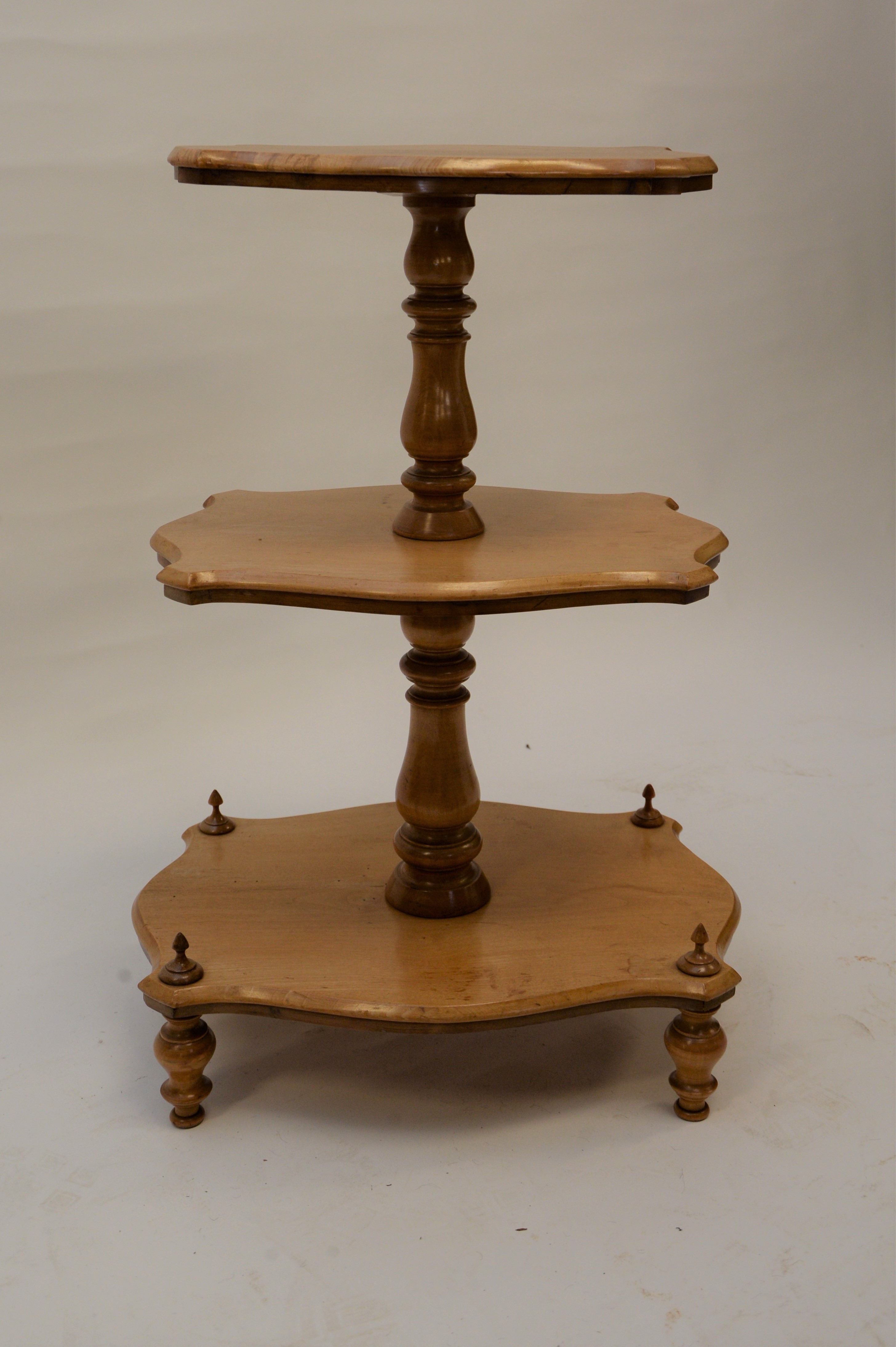 AN UNUSUAL 19TH CENTURY SATIN BIRCH THREE TIER DISPLAY STAND with shape sided rectangular graduated