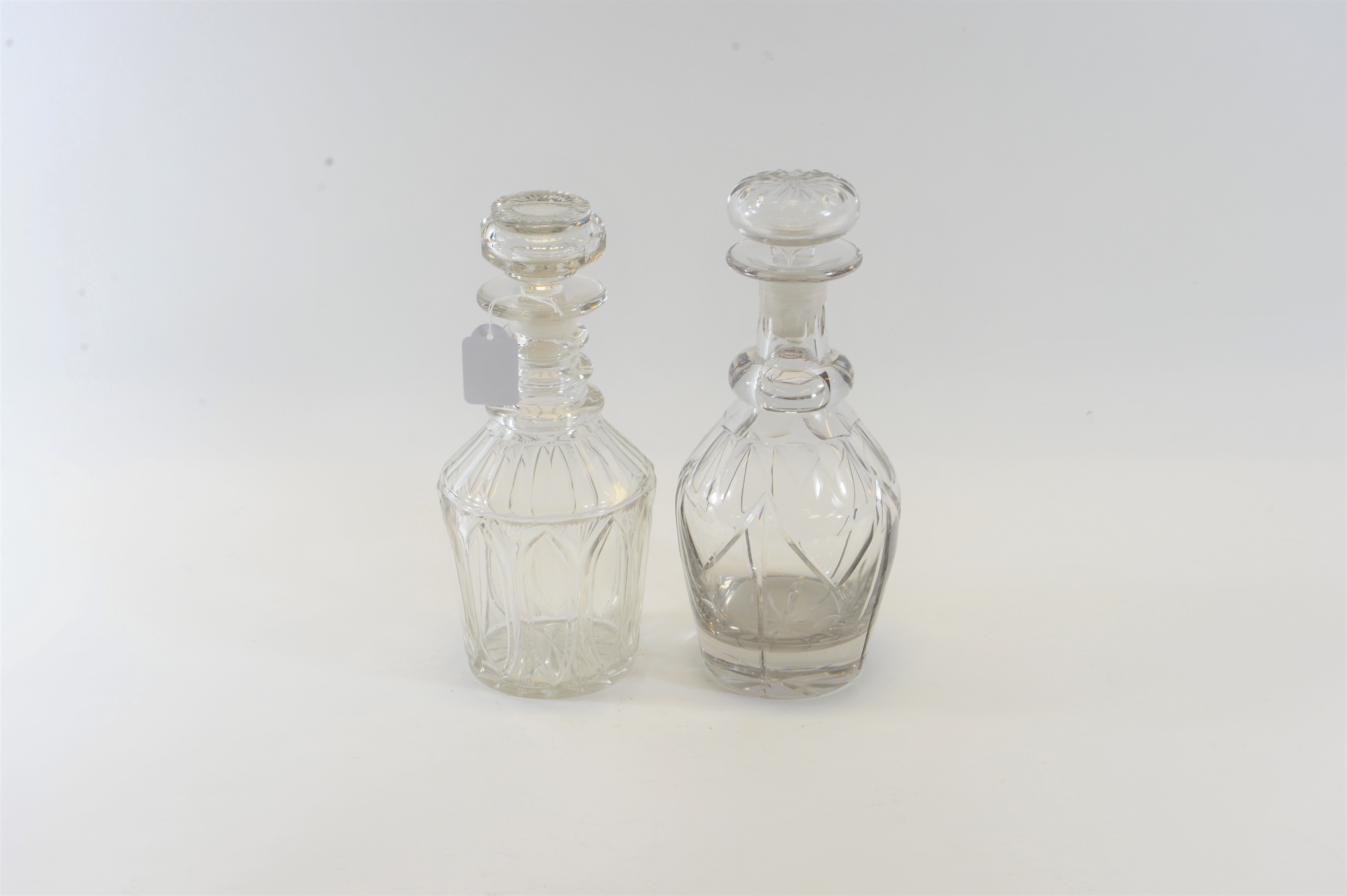 AN EARLY 19TH CENTURY CUT GLASS TRIPLE-RING NECK DECANTER AND STOPPER, 10 ins high,