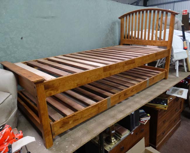 Oak single Bed ( trundle bed) by Willis & Gambier CONDITION: Please Note - we do