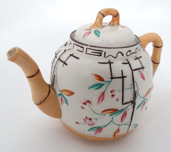 Japanese oriental style teapot CONDITION: Please Note - we do not make reference - Image 3 of 3