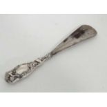 An embossed Sterling silver handled shoe horn CONDITION: Please Note - we do not