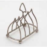 A silver 5-bar toast rack hallmarked Birmingham 1907 maker Elkington & Co.