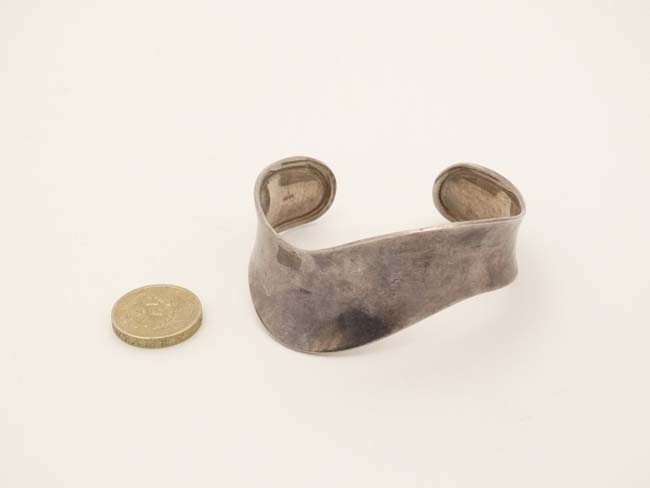 A silver bracelet of bangle form CONDITION: Please Note - we do not make reference - Image 5 of 6