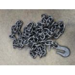 A heavy duty tow chain CONDITION: Please Note - we do not make reference to the