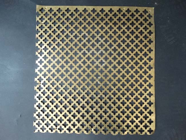 Salvage : a quantity of pierced brass quatrefoil shape , Moroccan style / Gothic , - Image 5 of 5