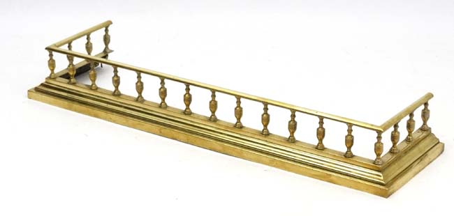 Garden and Architectural : a circa 1900 cast brass fire fender , - Image 3 of 4