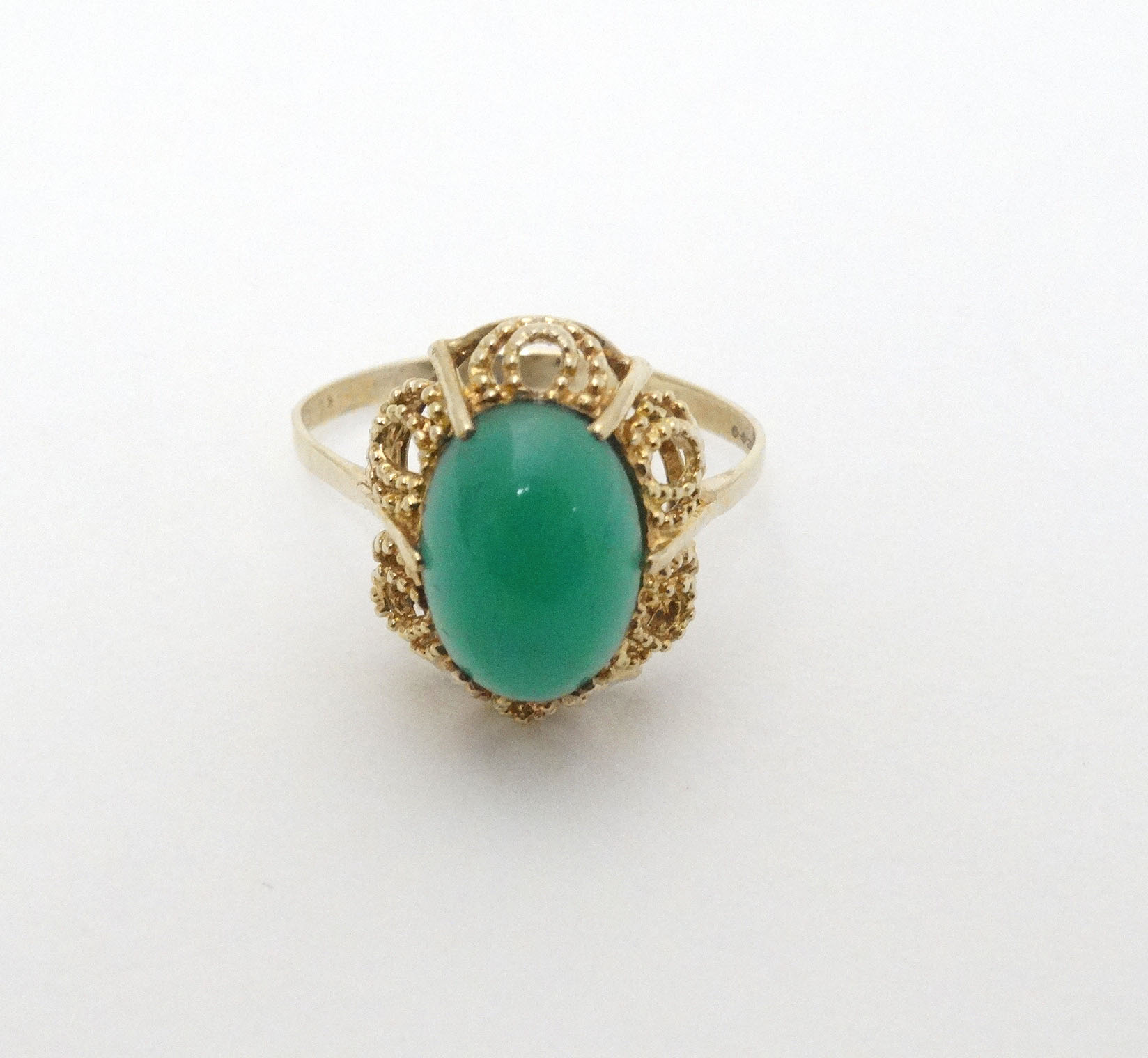 A 9ct gold ring set with green stone cabochon CONDITION: Please Note - we do not