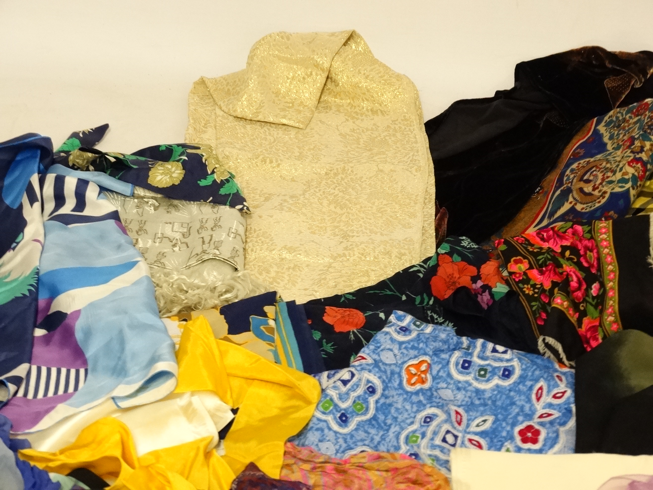 A selection of vintage textiles to include silk Richard Allan scarf, ombre blue silk chiffon scarf, - Image 4 of 12