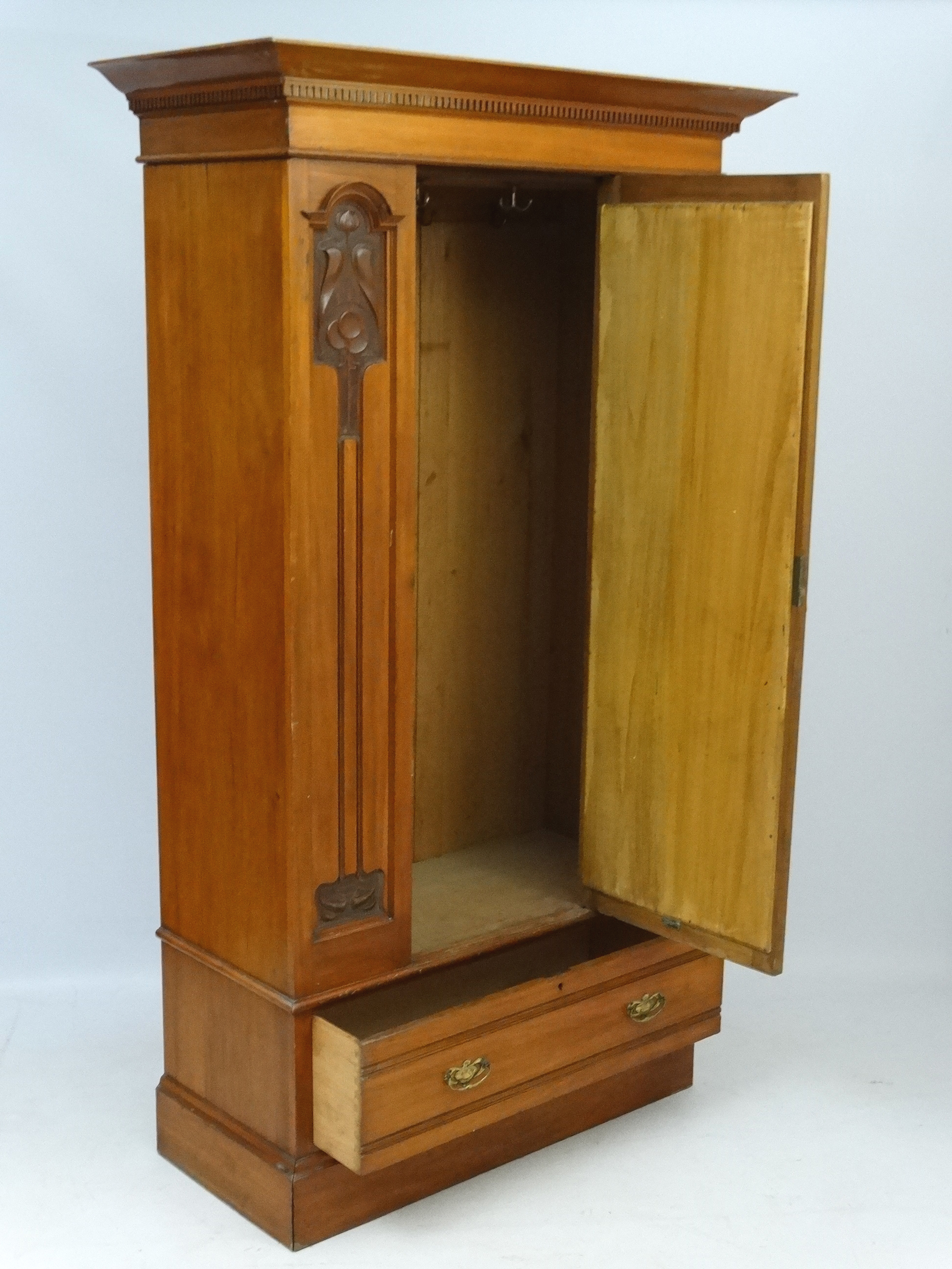 Art Nouveau : Art Nouveau : a circa 1900 Walnut ( near satin walnut ) single wardrobe with central - Image 3 of 6